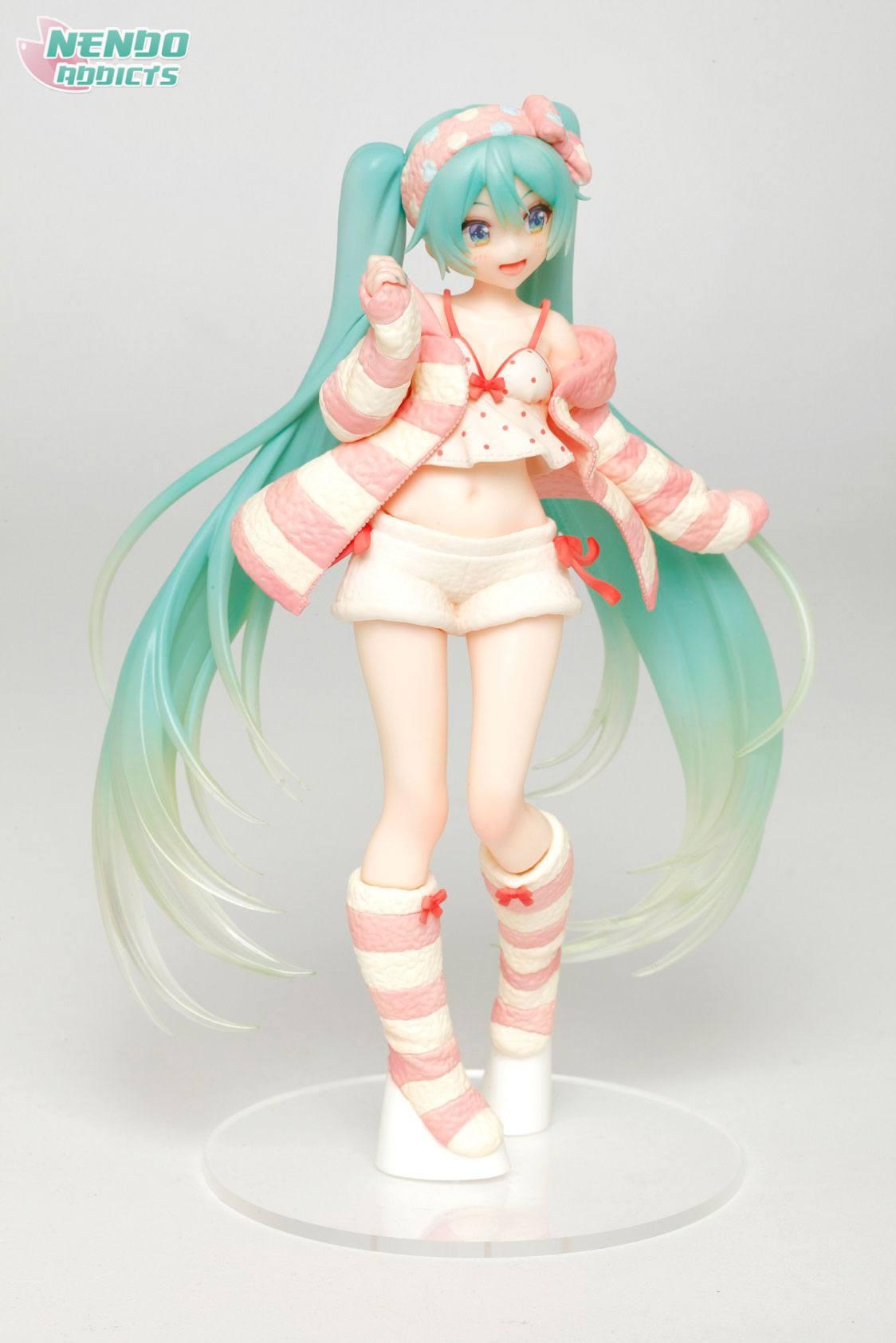 hatsune miku pajama figure