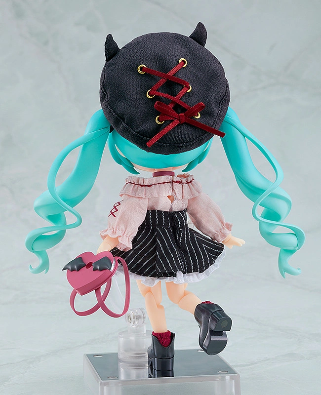 Nendoroid Doll Vocaloid Hatsune Miku Date Outfit Pose2
